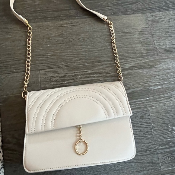 Beige purse with gold chain - Picture 1 of 3